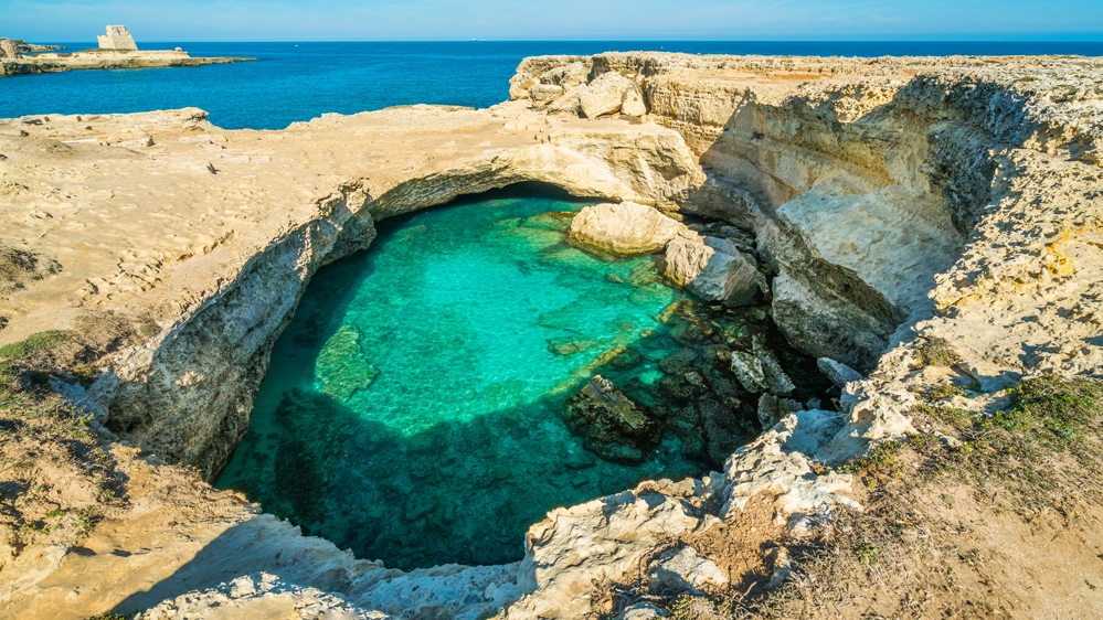 La Grotta della Poesia a Roca Vecchia, in Puglia
