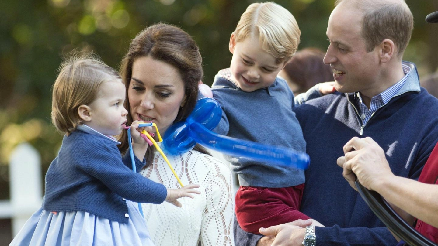 Late e William con i principini George e Charlotte. Ad aprile nasce il terzo royal baby