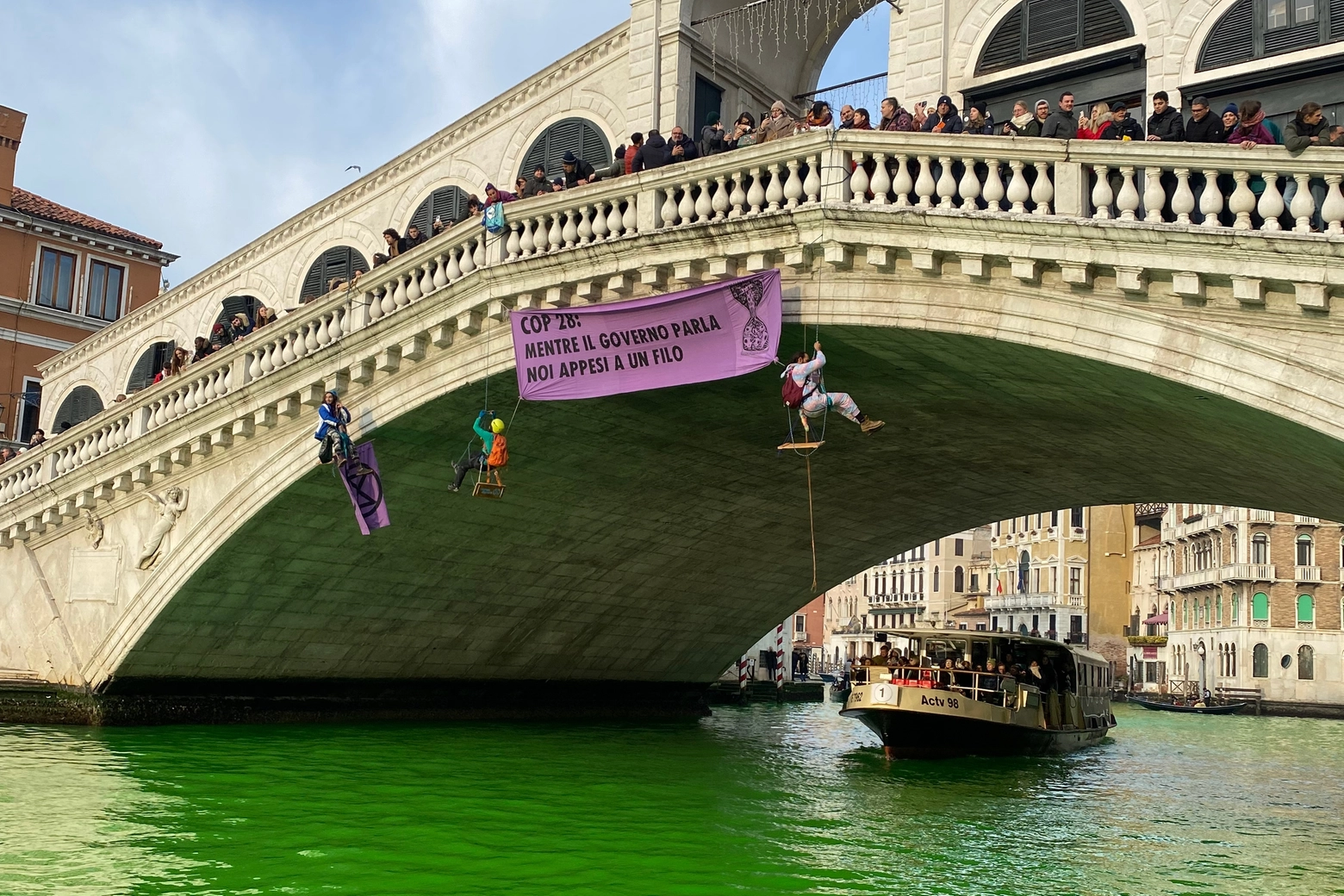 Venezia, attivisti di Extinction Rebellion in azione