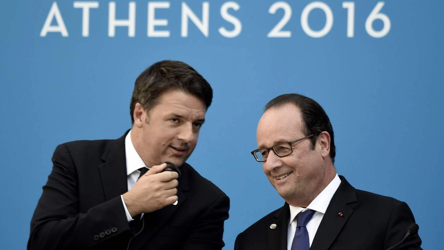 Renzi e Hollande (Afp)