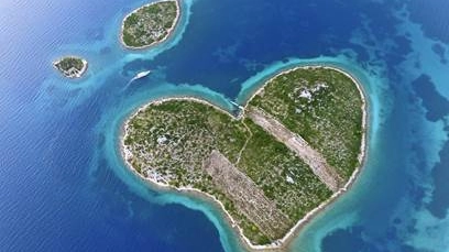 L'isola di Galešnjak a forma di cuore