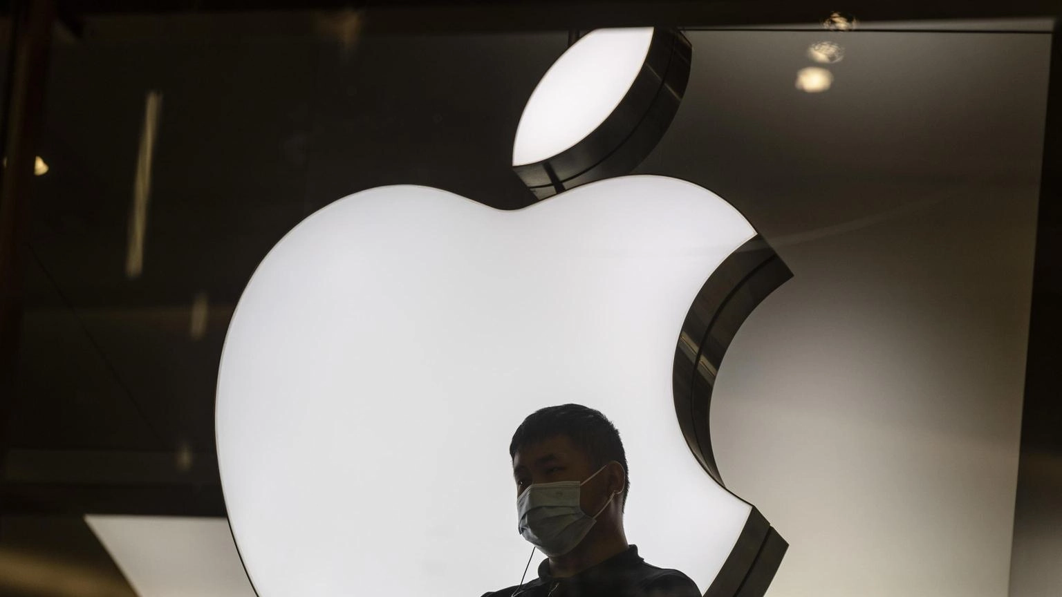 Apple si adegua a Ue, apre ai negozi di app alternativi