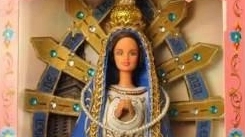 La Barbie vestita da Madonna, opera di due artisti argentini (Ansa)
