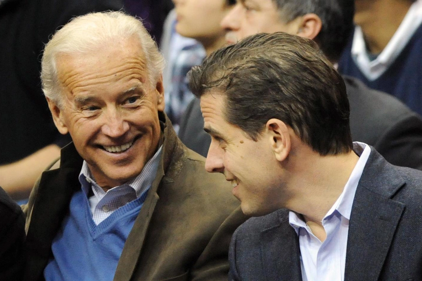 Joe Biden col figlio Hunter (Ansa)