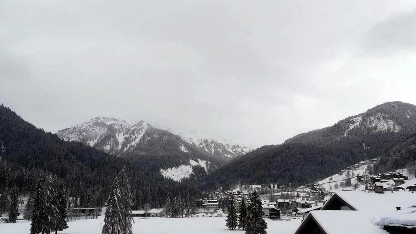 Maltempo, torna la neve sulle Dolomiti (Ansa)