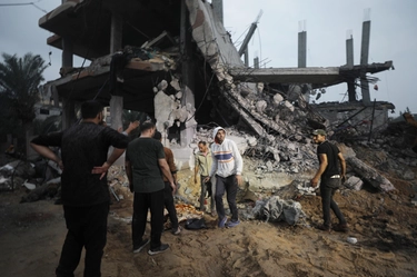 Guerra a Gaza, l’ultimo piano di Israele è allagare i tunnel di Hamas. Onu: "La Striscia è un inferno"