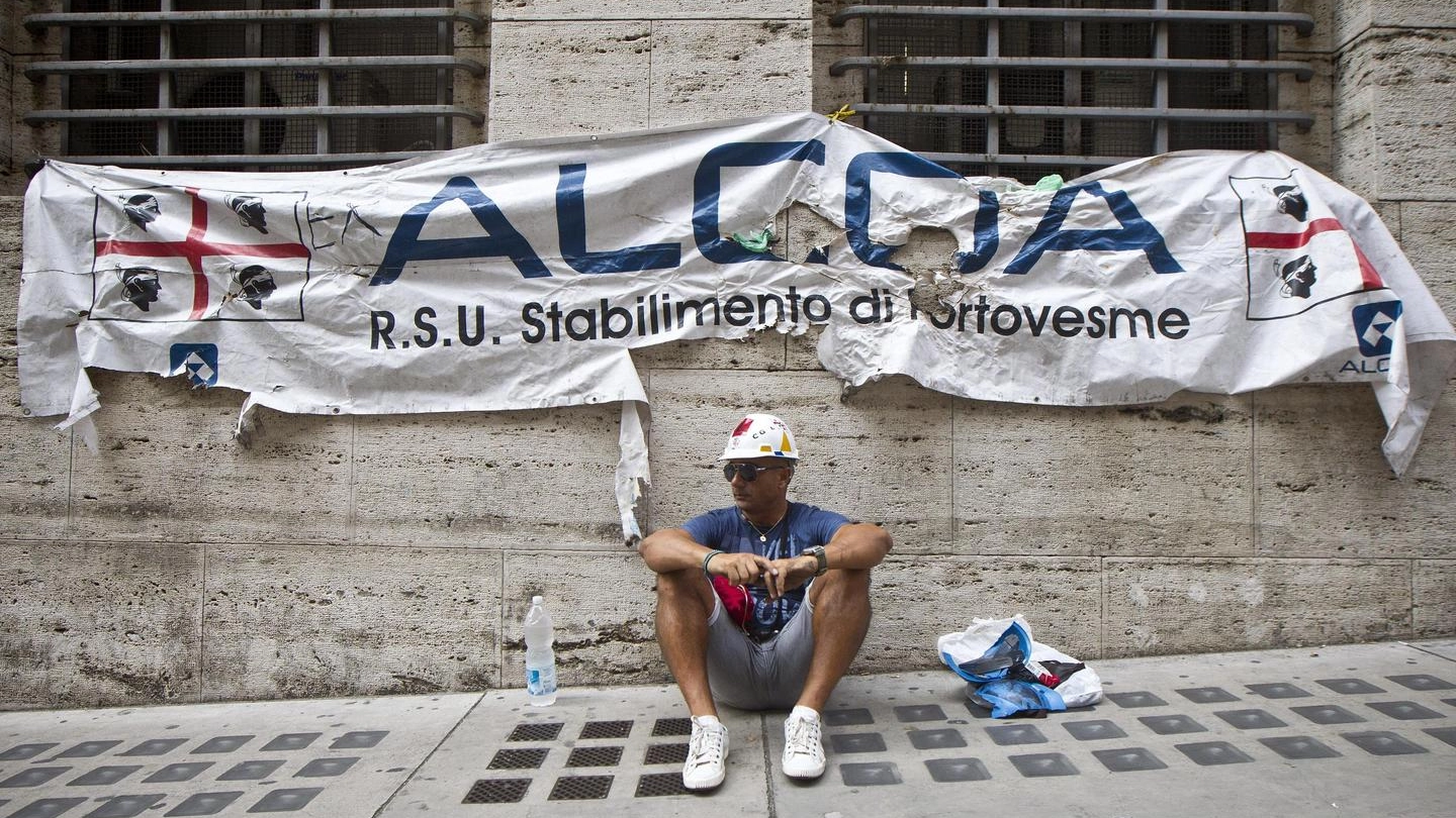Manifestante dell'Alcoa protestano a Roma (Ansa)