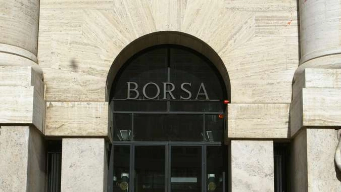 Borsa: Milano chiude in calo (-0,46%)
