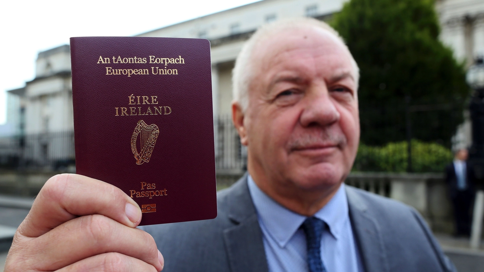 Passaporto irlandese (Afp)
