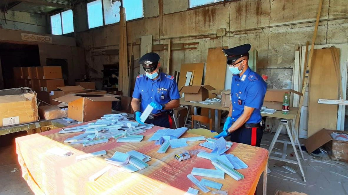 Kit anti Covid artefatti sequestrati dai carabinieri della Stazione di Rignano Flaminio