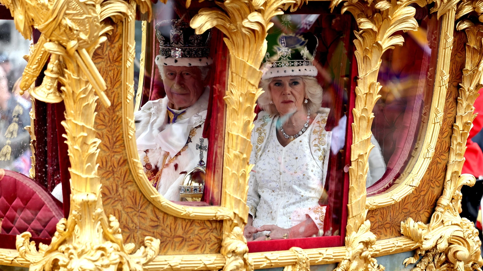 Re Carlo e la regina Camilla dopo l'incoronazione (Ansa)