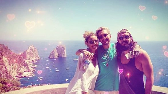 Heidi Klum e il marito Tom Kaulitz (a dx) a Capri (Instagram)