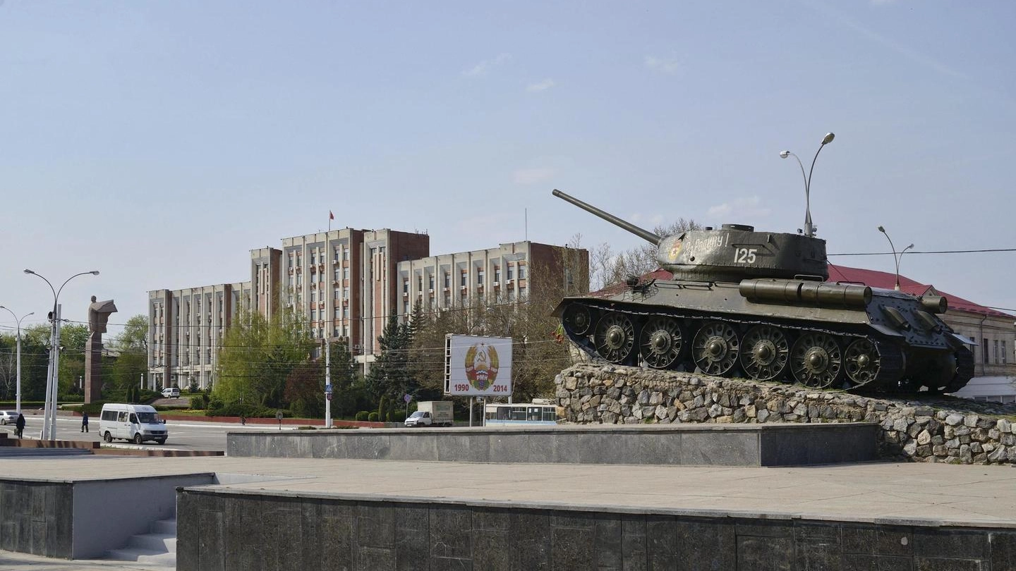 Monumento dedicato alla II Guerra mondiale a Tiraspol, Transnistria (Ansa)