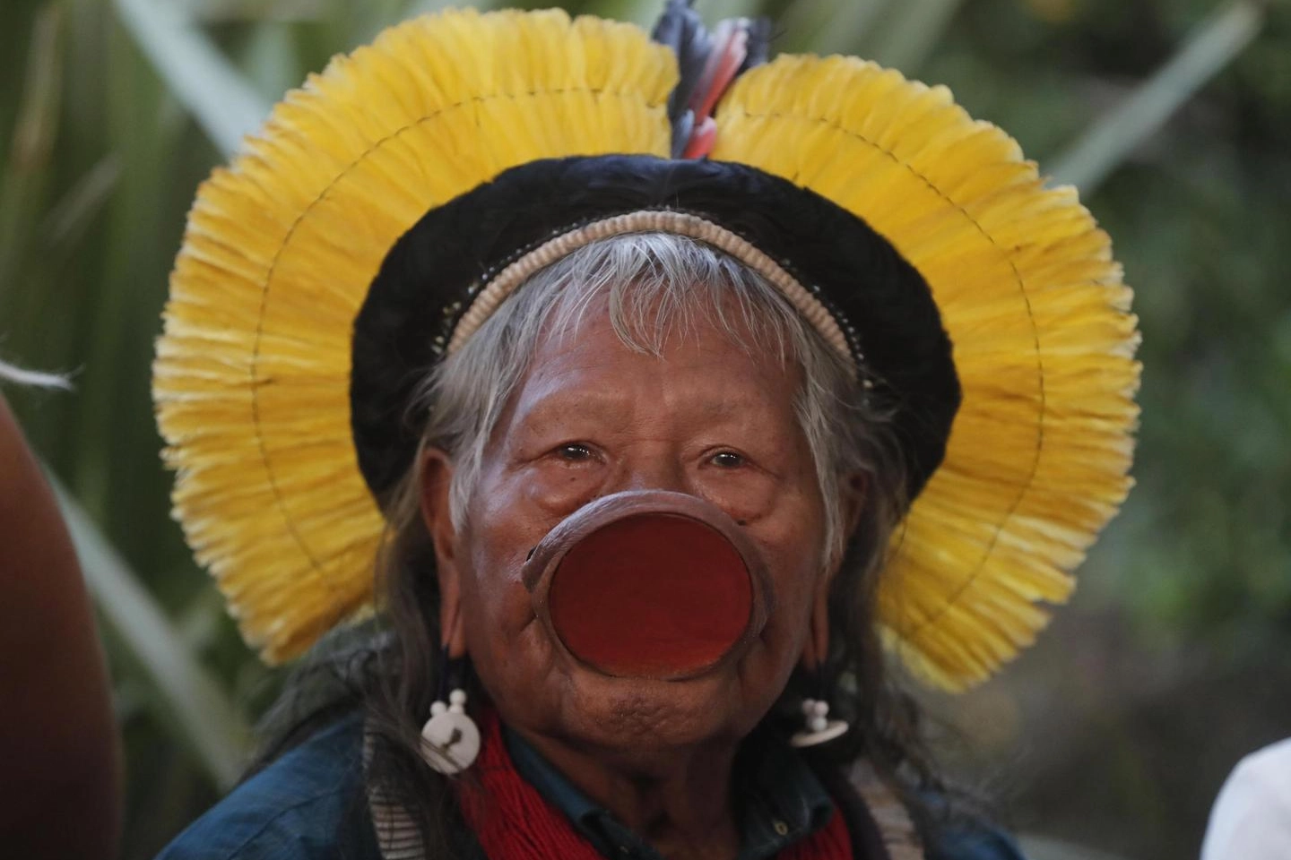 Amazzonia, il capo indigeno kayapo Raoni Metuktire è in Francia (Ansa)
