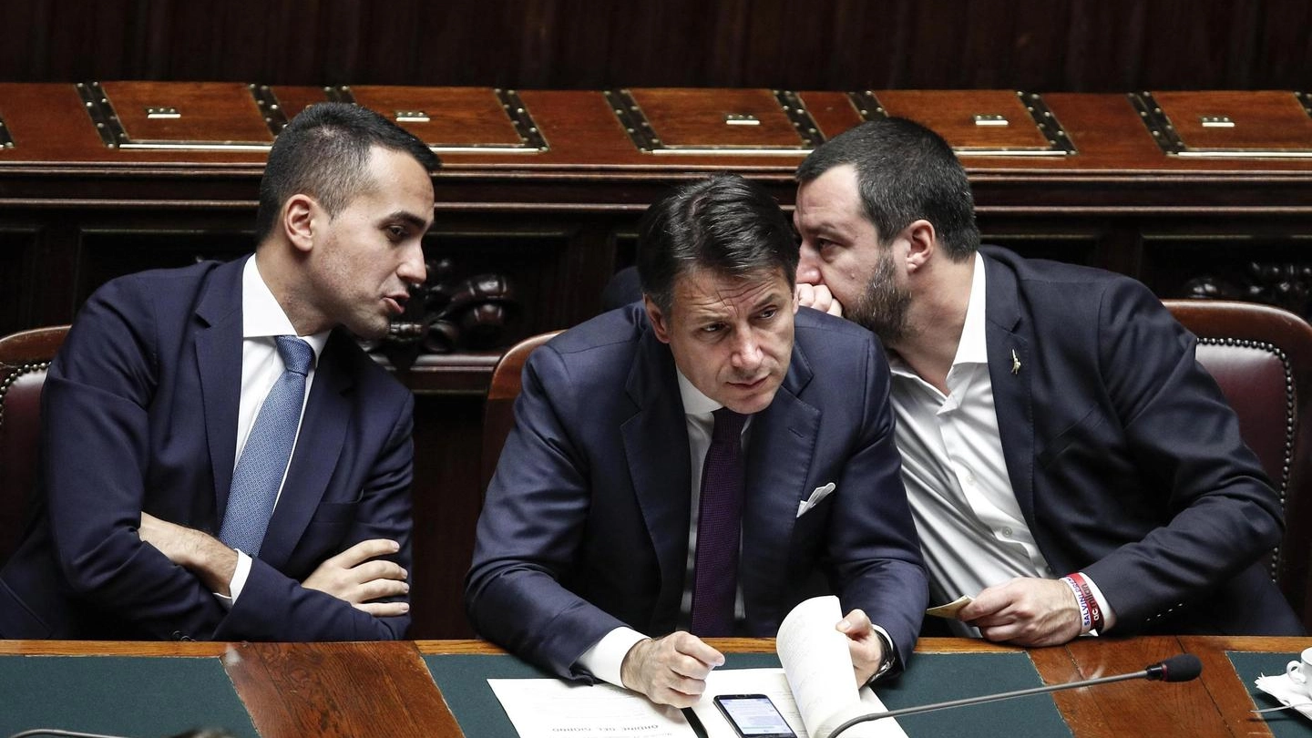 Il premier Conte tra i suoi vice Di Maio e Salvini (Ansa)