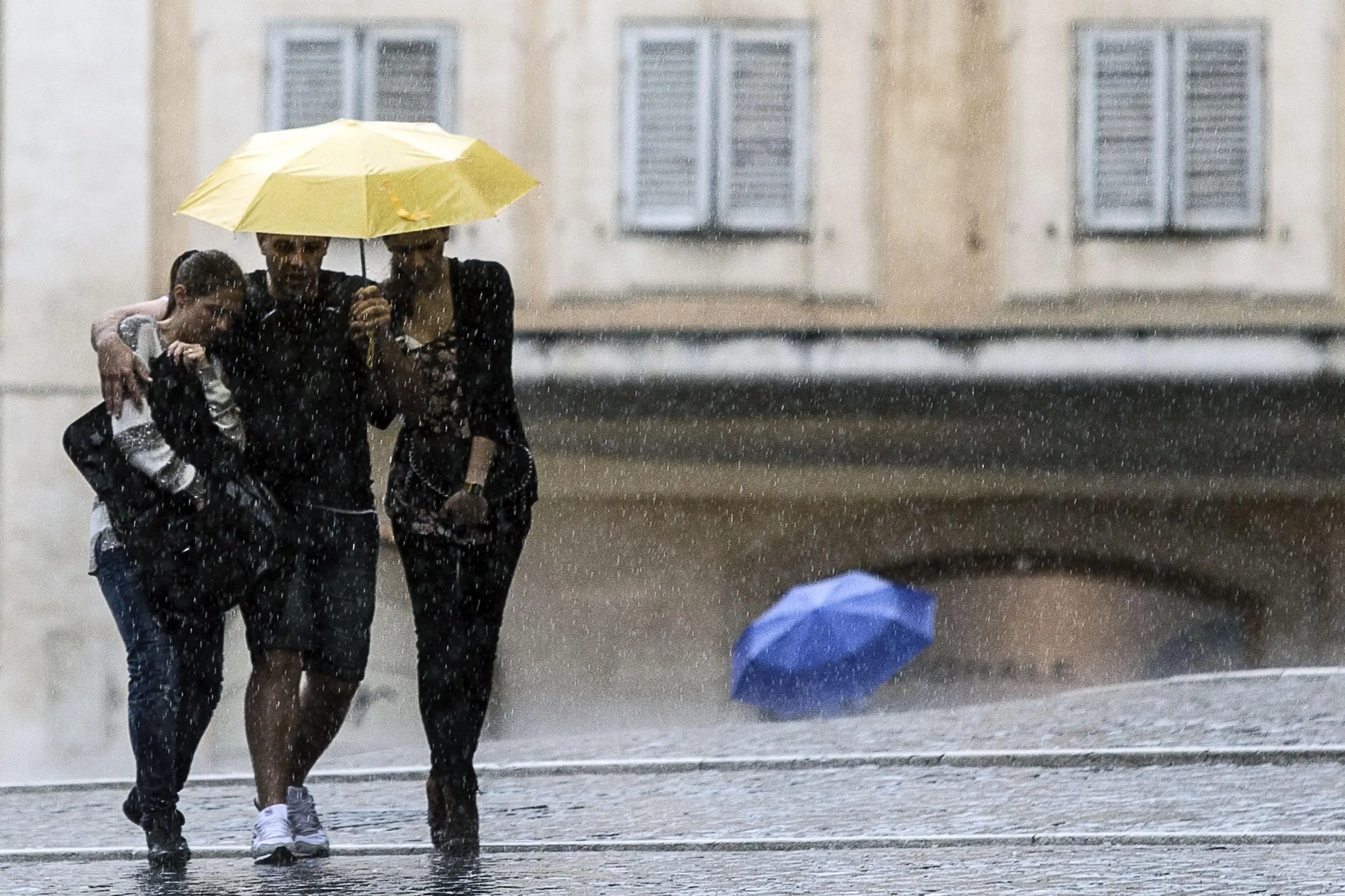 Maltempo, weekend di piogge sul Centro Sud. Torna l'incubo alluvioni
