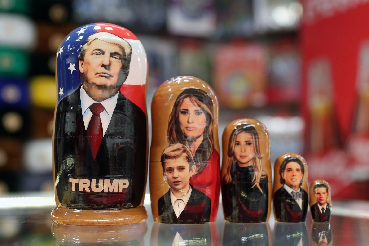 Russia: Souvenir con immagini del presidente americano Trump in vendita a Mosca