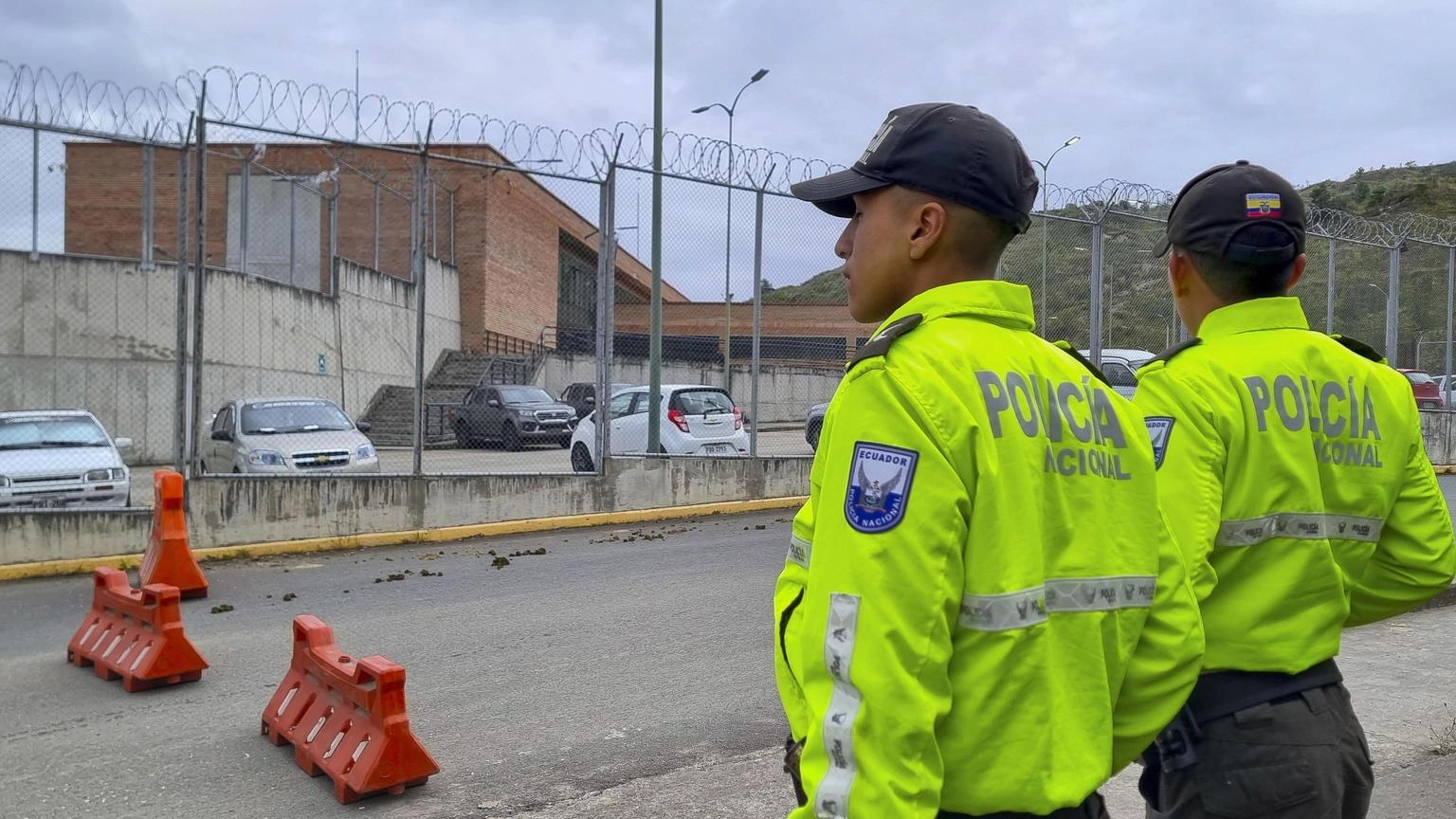 Ecuador, liberate le 57 guardie prese in ostaggio in un carcere