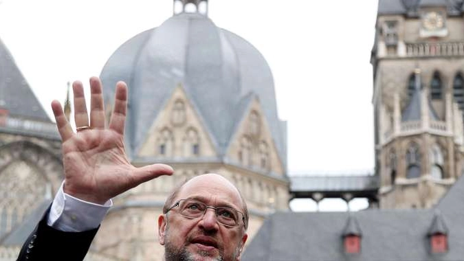 Schulz chiede finanze, Merkel frena