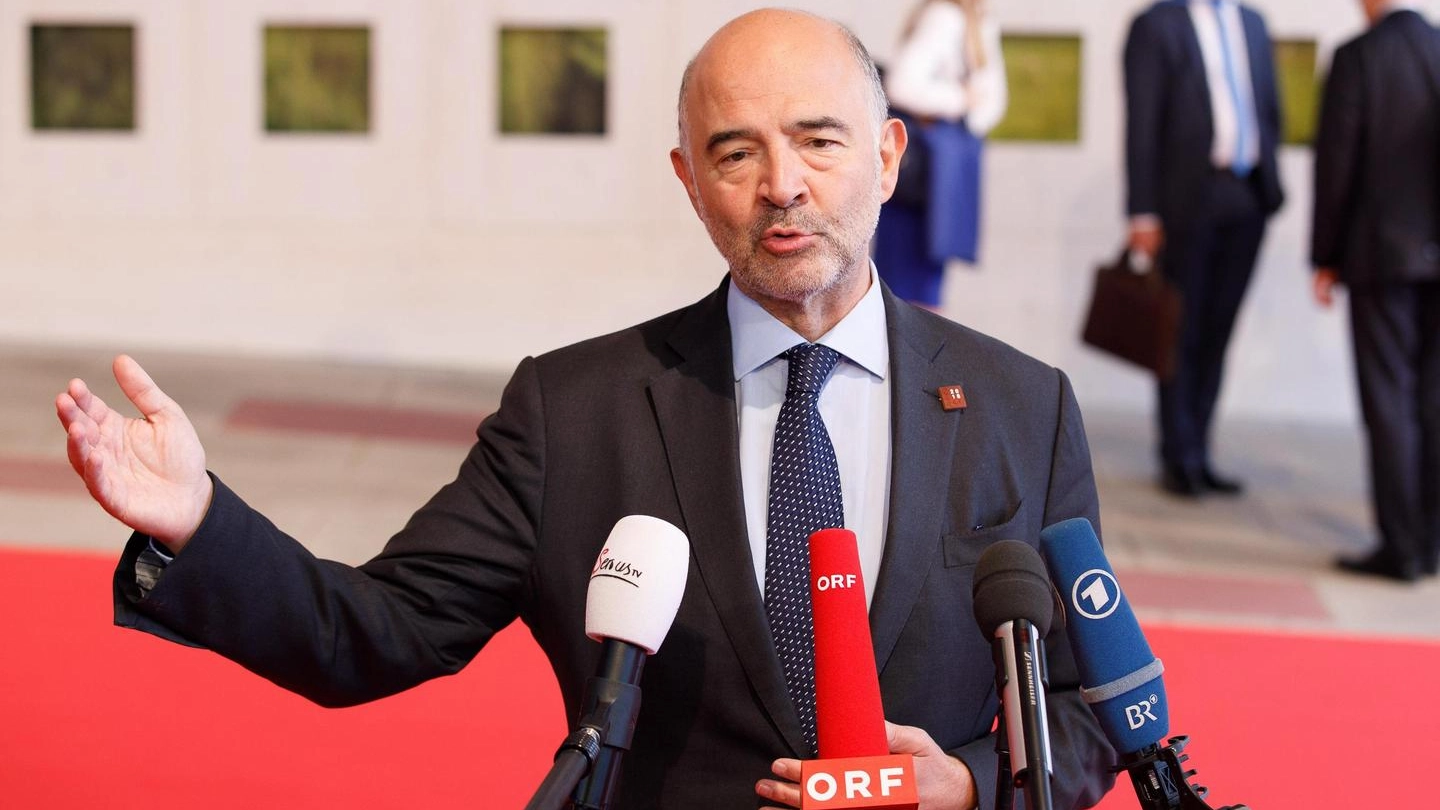 Il commissario europeo Pierre Moscovici (Ansa)