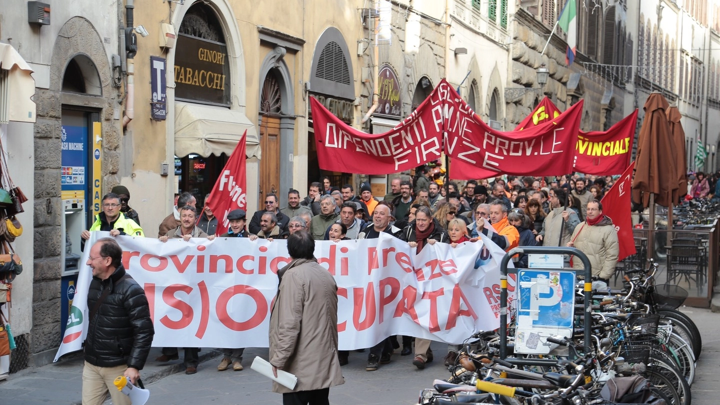 La protesta dei dipendenti della Provincia di Firenze (New Press Photo)