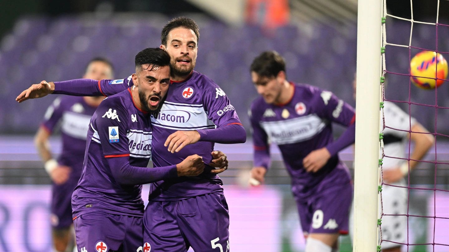 L'esultanza dei giocatori della Fiorentina (Ansa)