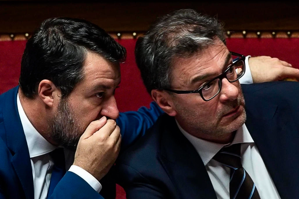 Il vicepremier Matteo Salvini, 50 anni, e Giancarlo Giorgetti, 56 anni (Economia)