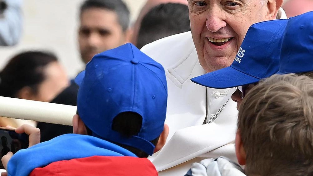 La lezione ai giovani  Il Papa sul sesso:  "È un dono di Dio  ma non va sminuito"