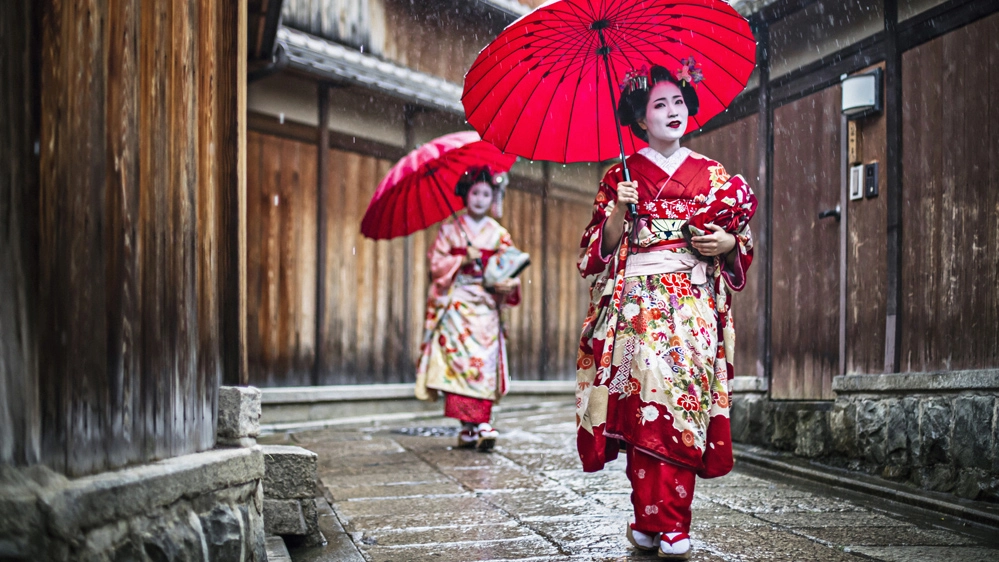 Multe ai fotografi maleducati nel quartiere delle geishe di Kyoto
