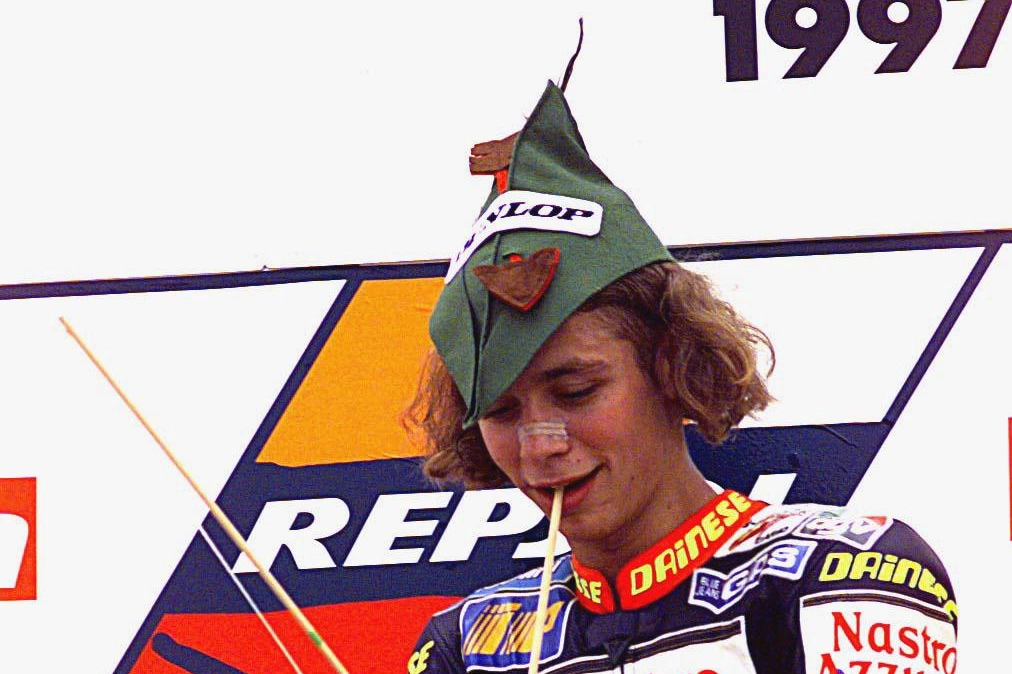 Valentino Rossi festeggia una vittoria nella Classe 125 a Donington Park (1997)