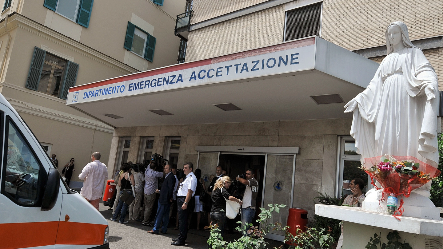 L'ingresso dell'Ospedale pediatrico Bambino Gesù a Roma (Ansa)