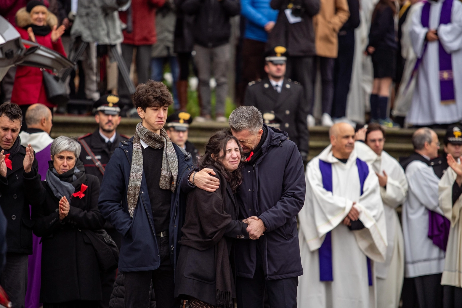 Gino Cecchettin insieme ai figli Elena e Davide ai funerali di Giulia (Ansa)