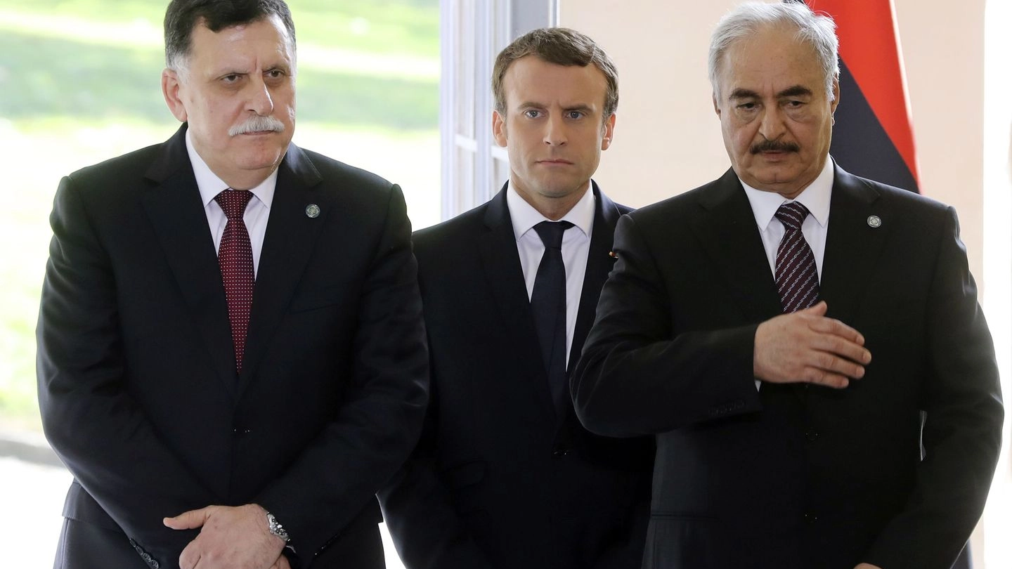 Al-Sarraj, Macron, Haftar (Afp)