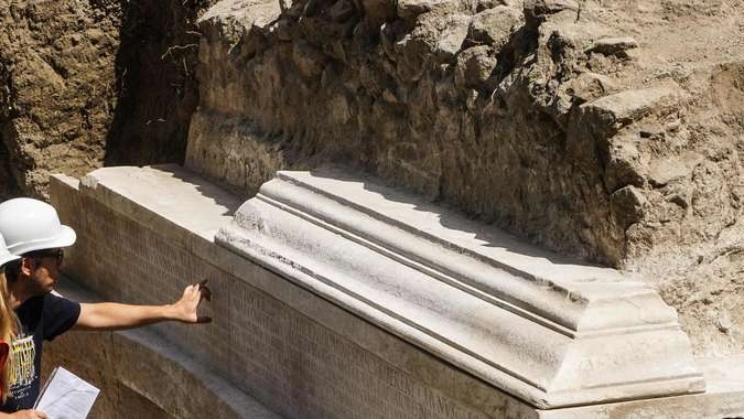Pompei, emersa la tomba di un impresario
