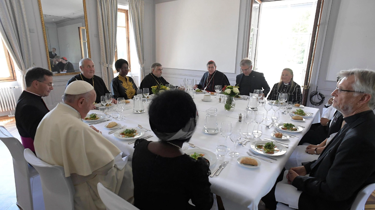 Il Papa a pranzo con i leader cristiani, anche donne (Ansa)
