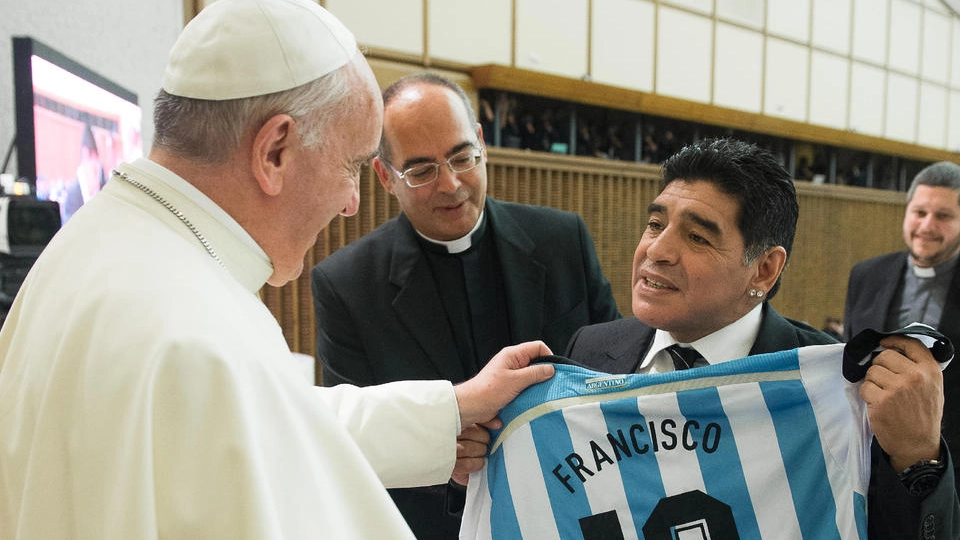Papa Francesco con Maradona 