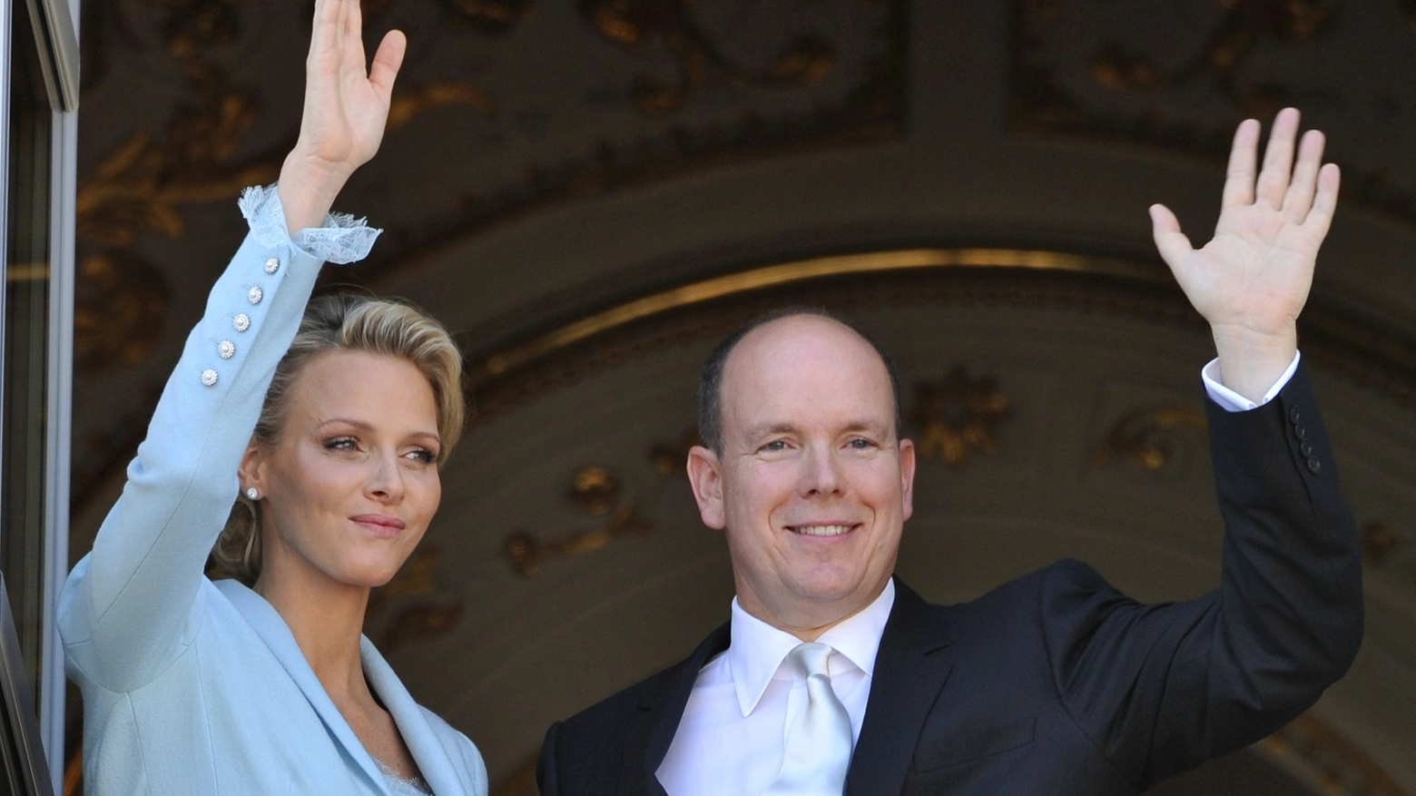 Il saluto de principe Alberto di Monaco e la principessa Charlene