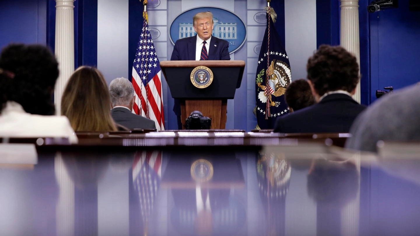 Donald Trump durante la conferenza stampa alla Casa Bianca (Ansa)
