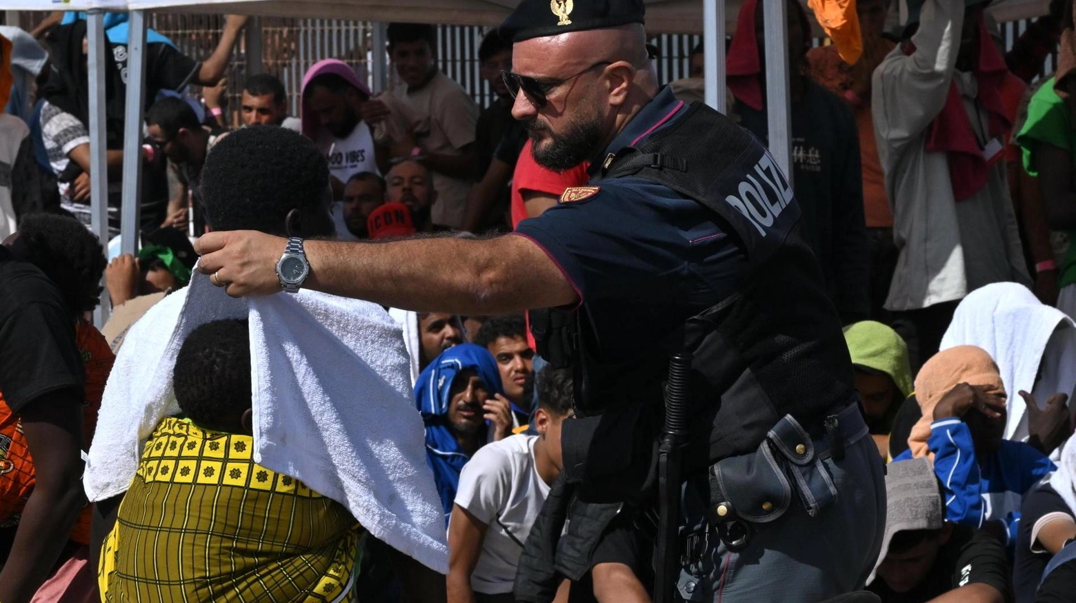 Caos migranti. Meloni porta la Ue a Lampedusa: "Stop alle partenze"