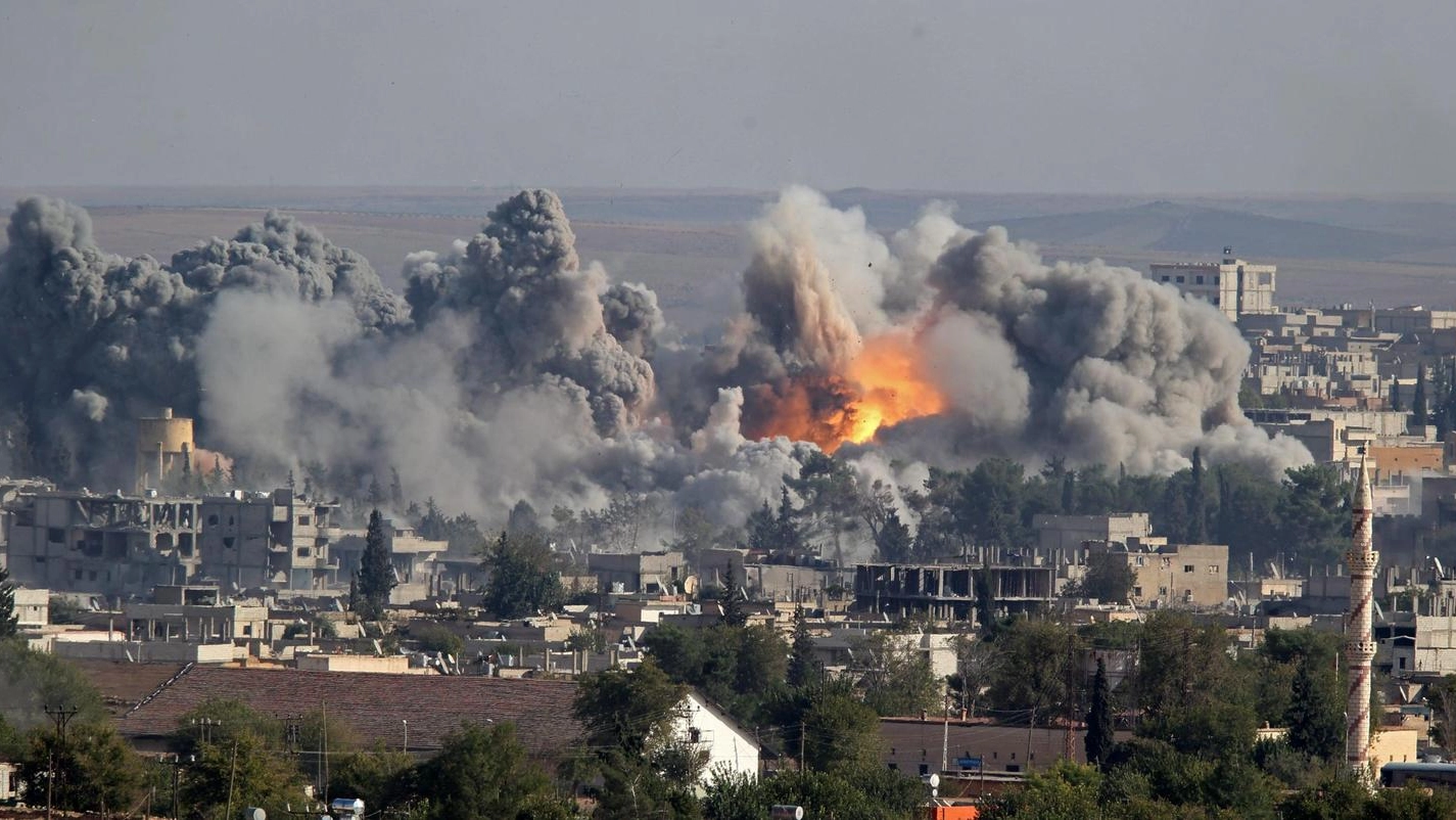 Raid su Kobane (Ansa)