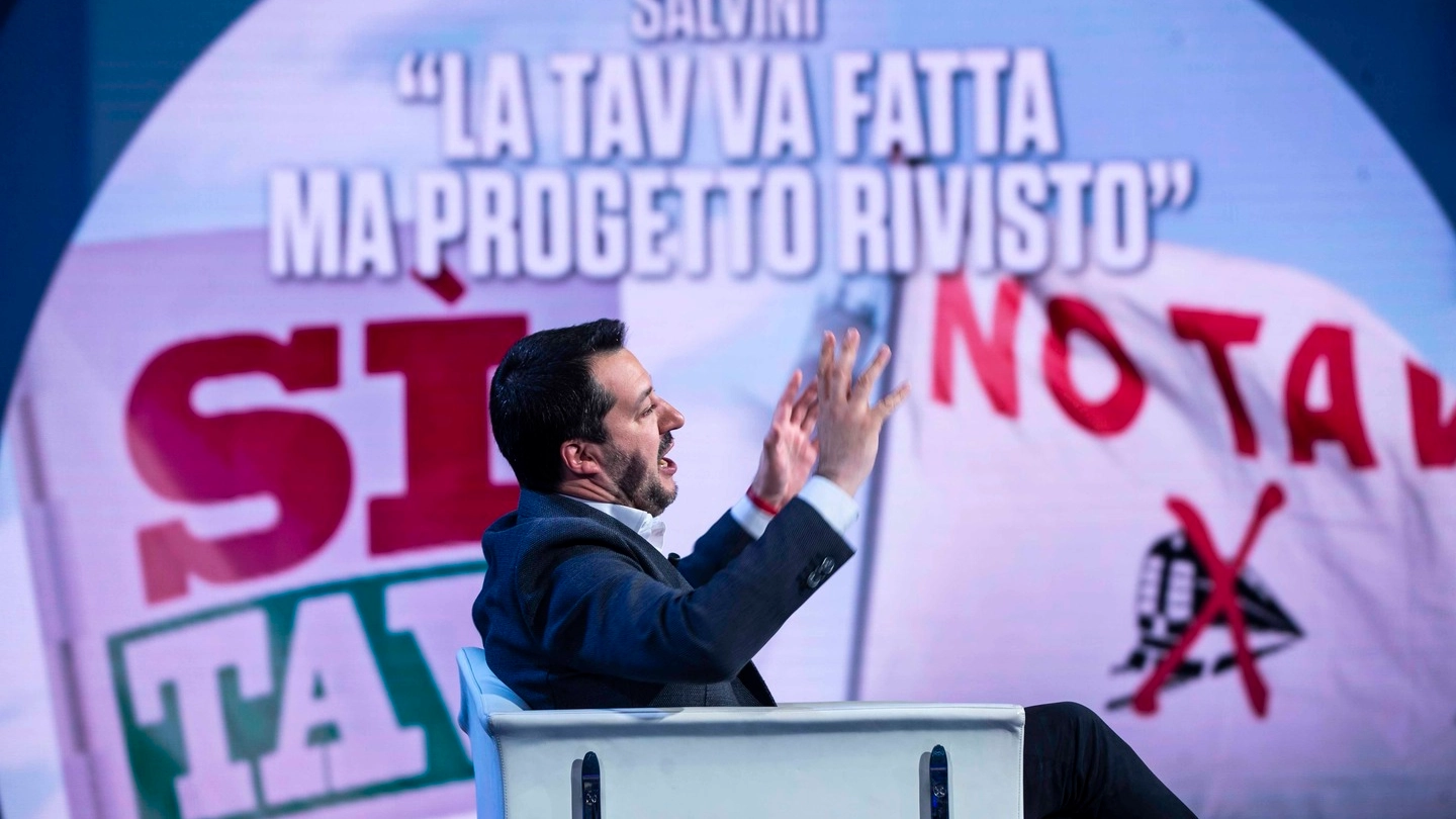 Matteo Salvini a Porta a Porta (Imagoeconomica)