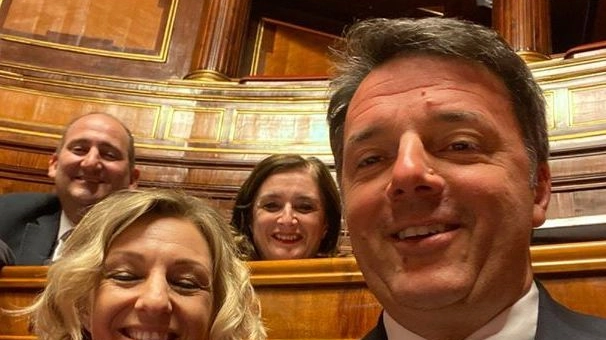 Renzi, rientrato dal Pakistan, ha postato una foto dal Senato: "Non sono a sciare" (Dire) 