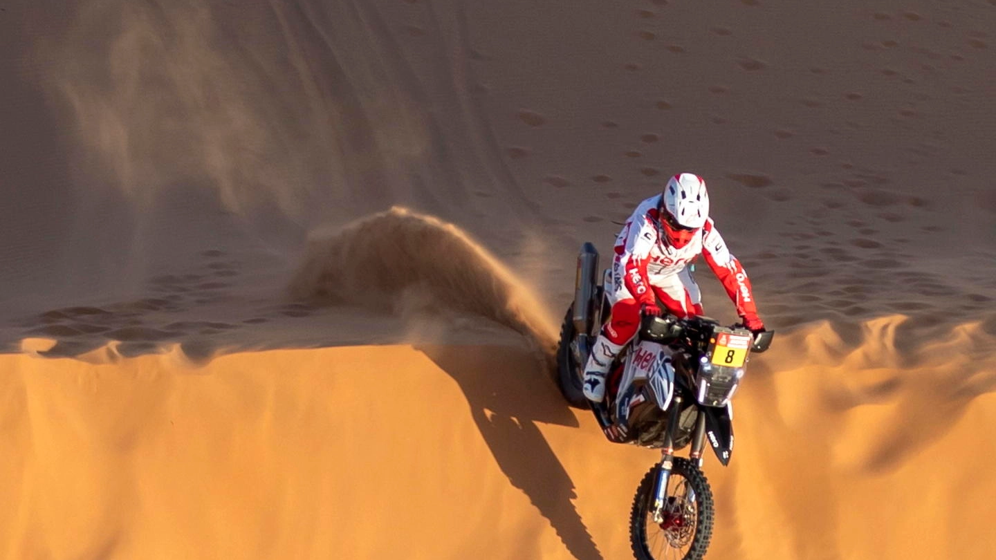 Goncalves in azione durante il Rally Dakar (Ansa)