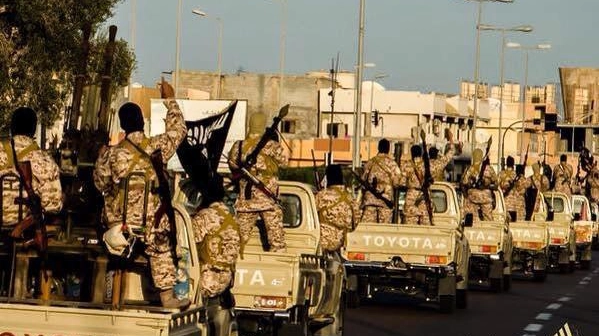 Libia, parata Isis a Sirte (Ansa)