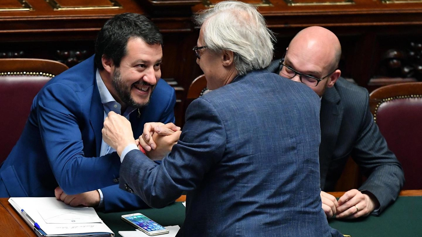 Salvini con Sgarbi e il ministro Fontana (Ansa)