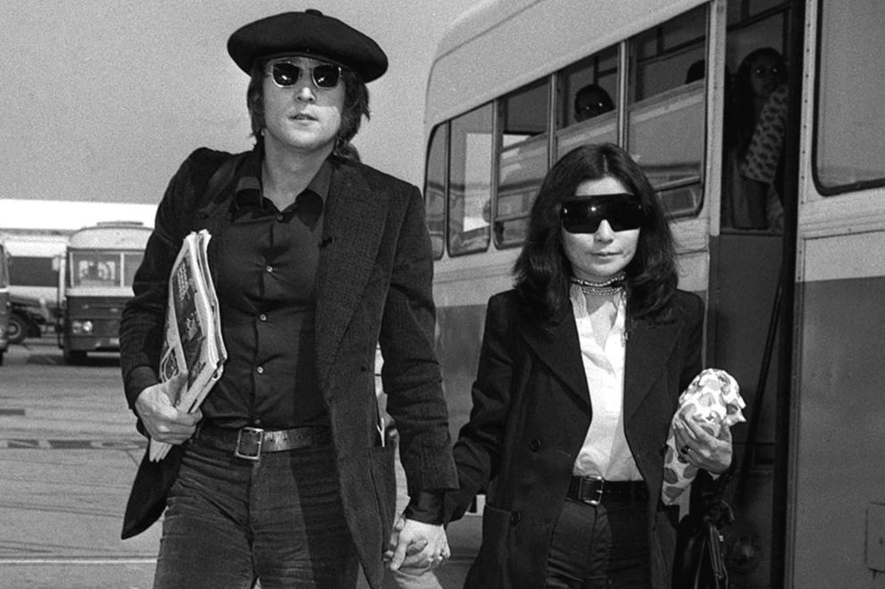 Foto del 1971, John Lennon e la moglie Yoko Ono (Ansa)