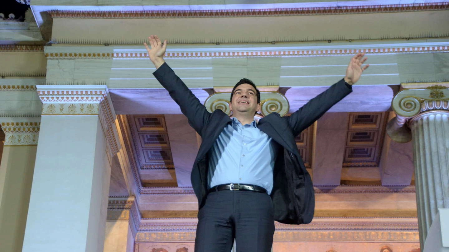 Alexis Tsipras esulta per la vittoria in Grecia (Olycom)