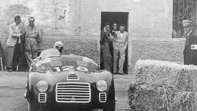 Ferrari 125 S guidata da Cortese nel 1947 (archivio)