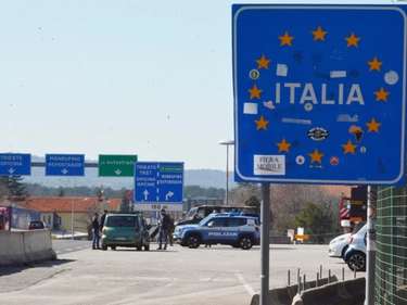 L’Italia reintroduce i controlli alla frontiera con la Slovenia. Anche altri otto Paesi Ue sospendono Schengen