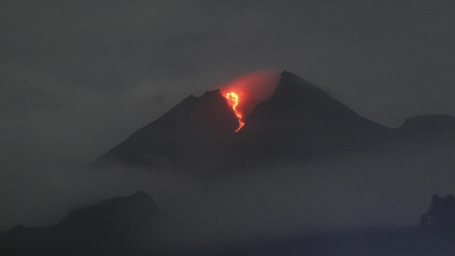 Indonesia, eruzione del Marapi: morti almeno 11 escursionisti